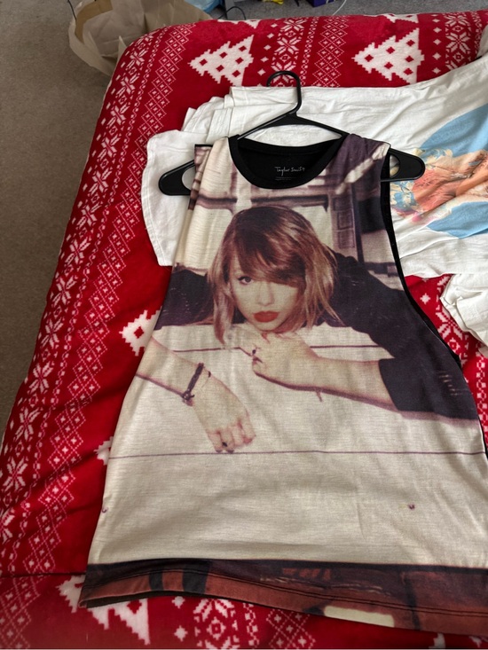 Taylor Swift Tops - Taylor Swift Graphic Sleeveless Tank Top - Cream/Black